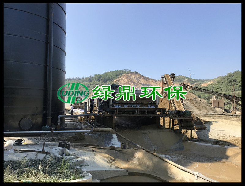 福建洗沙泥漿帶式壓濾機(jī)安裝現(xiàn)場 1