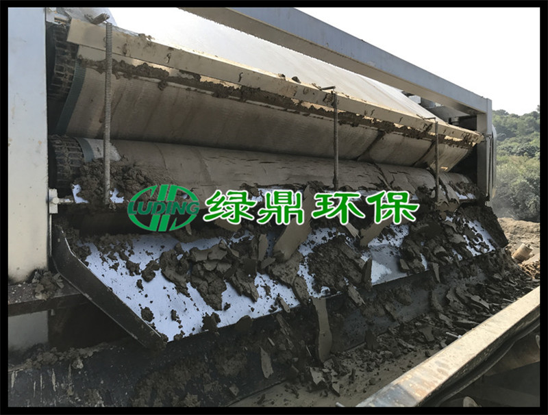 福建洗沙泥漿帶式壓濾機(jī)安裝現(xiàn)場 6