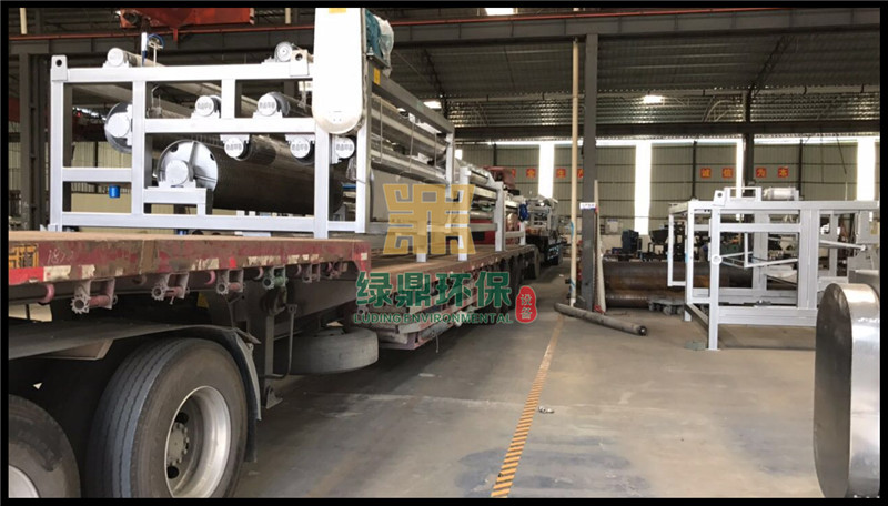 帶式壓濾機發往鉆井廢棄泥漿固化處理工程 4
